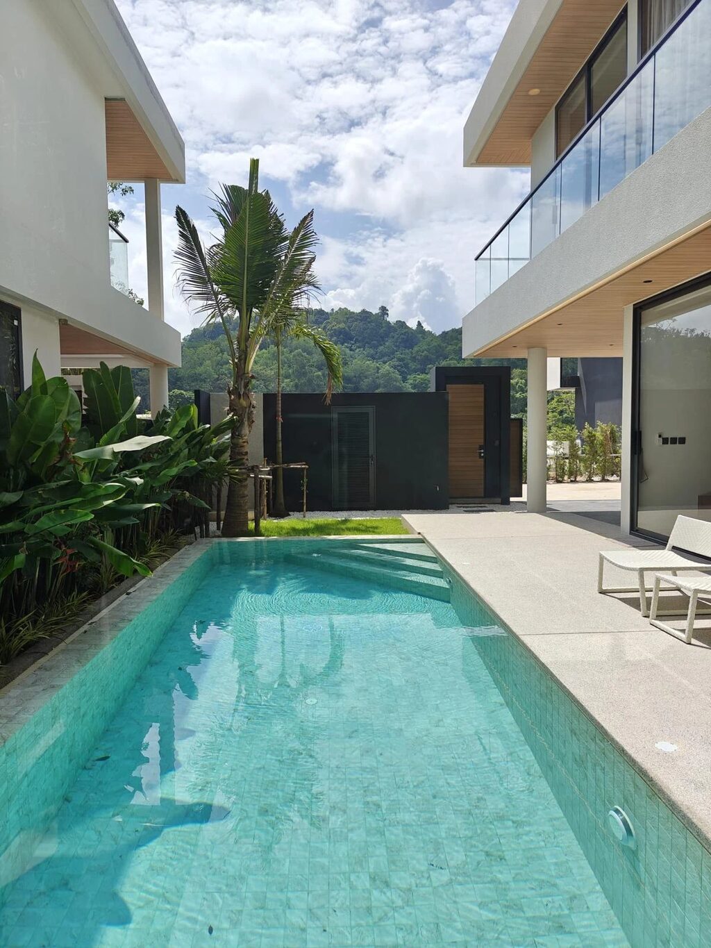 Aileen Villas Layan, 4