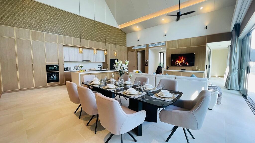 Erawana Grand, 2