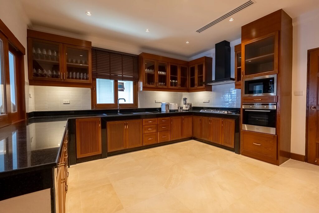 Lakewood Villa 1, 4